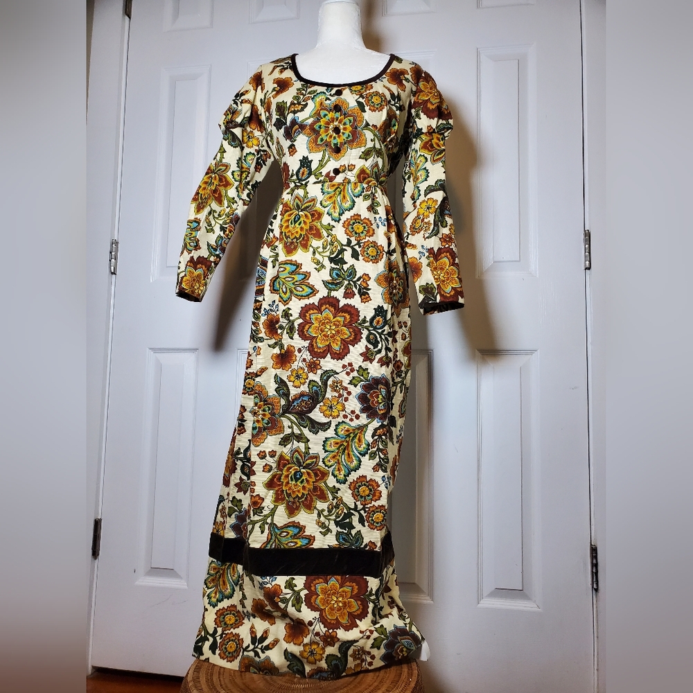 Vintage Charm Of Hollywood Scoop Neck Floral Tapestry Long Sleeve Maxi Dress